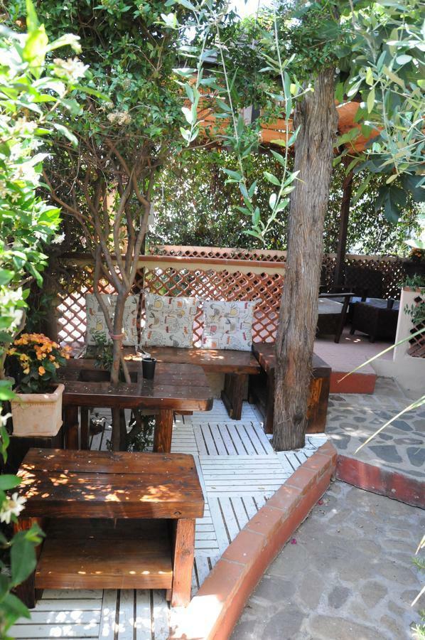 B&B Casa Derosas Golfo Aranci Exterior photo